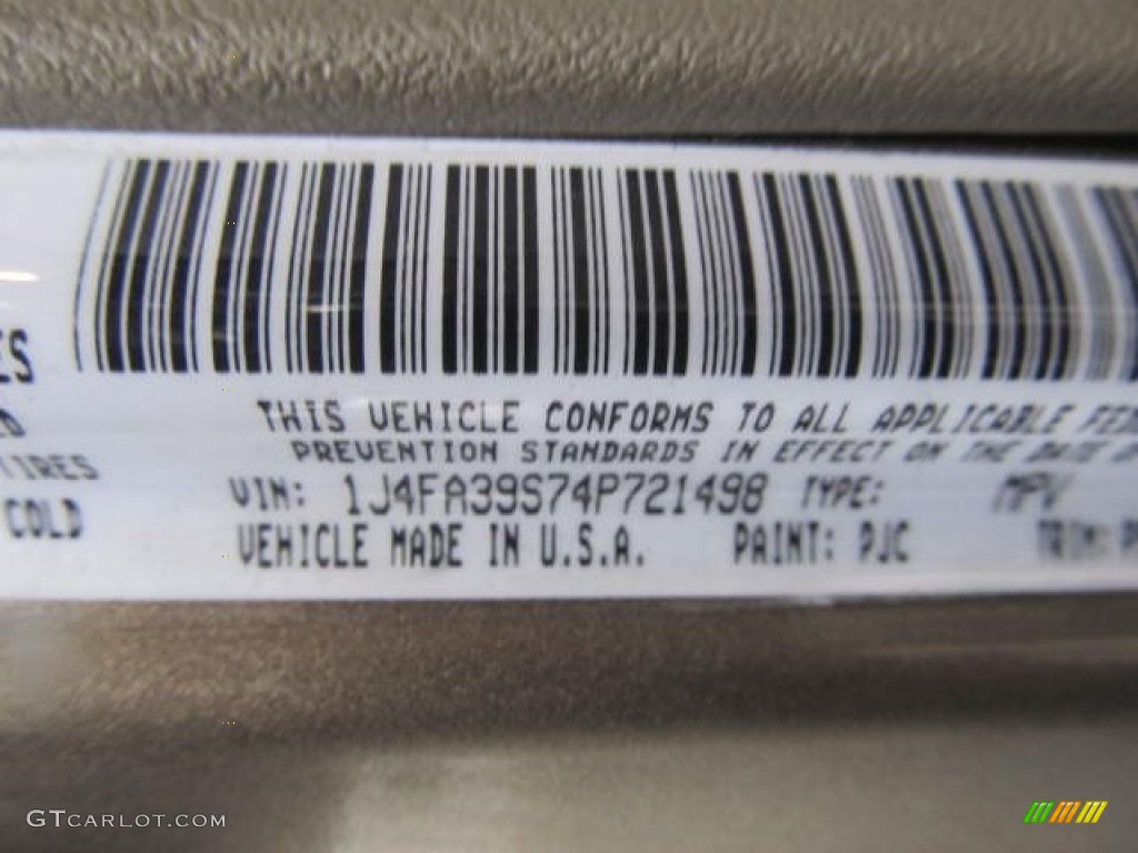 2004 Wrangler X 4x4 - Light Khaki Metallic / Khaki photo #14