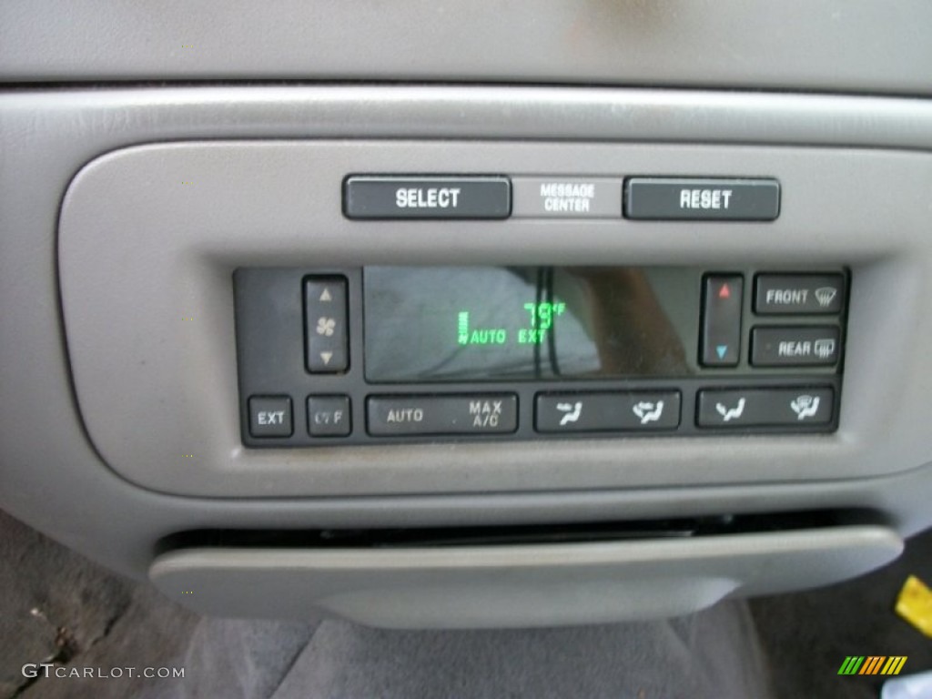 1998 Town Car Executive - Cordovan Red Metallic / Light Parchment photo #22