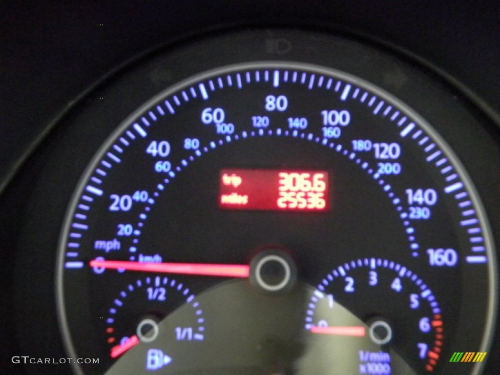 2010 Volkswagen New Beetle 2.5 Coupe Gauges Photo #58246993