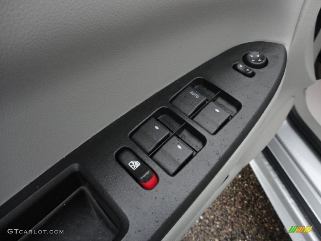 2011 Impala LS - Silver Ice Metallic / Gray photo #22