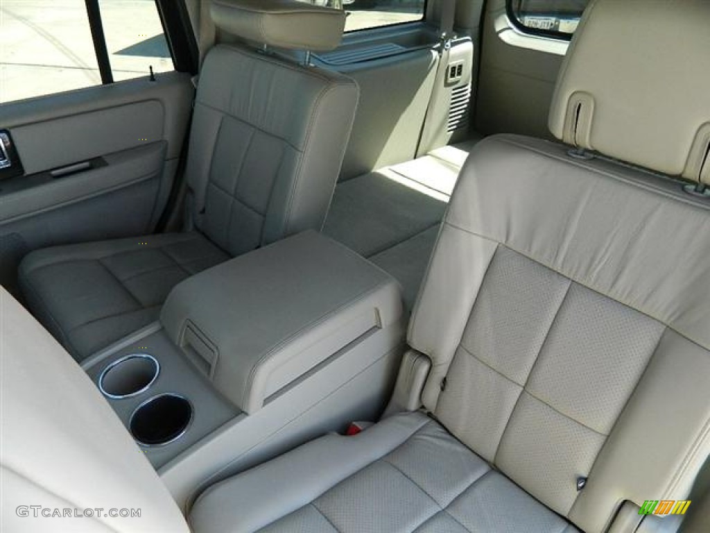 2008 Navigator Luxury - Black / Stone photo #13