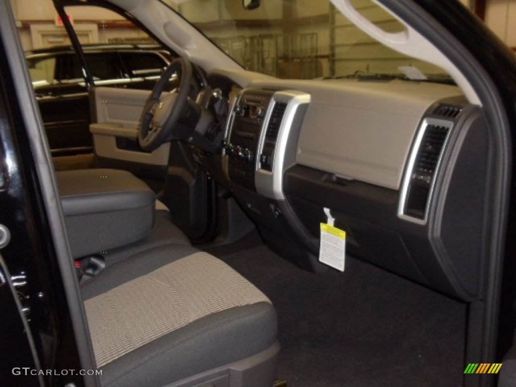2012 Ram 1500 Big Horn Quad Cab 4x4 - Black / Dark Slate Gray/Medium Graystone photo #21