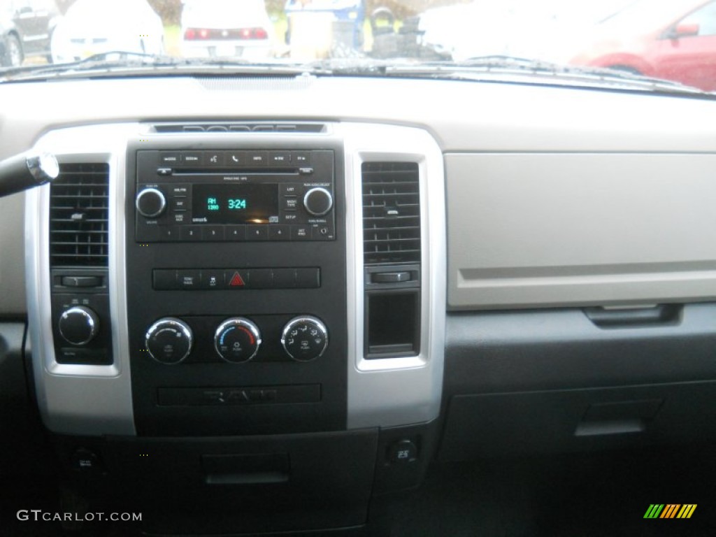 2011 Ram 1500 SLT Quad Cab 4x4 - Bright Silver Metallic / Dark Slate Gray/Medium Graystone photo #18