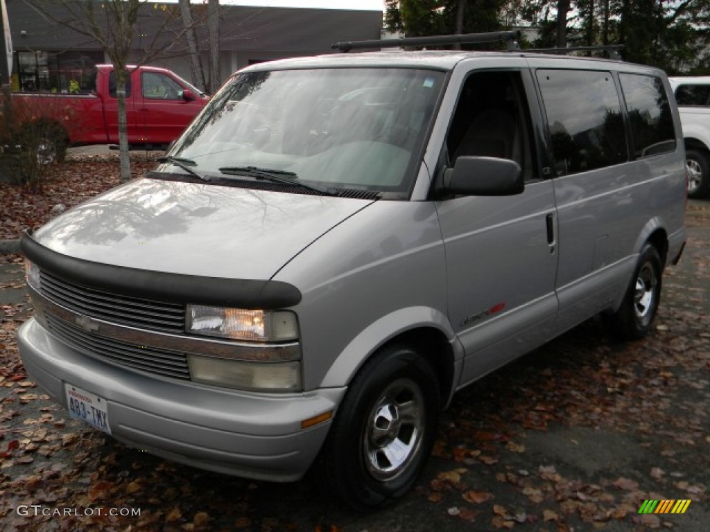 1998 Astro AWD Passenger Van - Silvermist Metallic / Gray photo #1