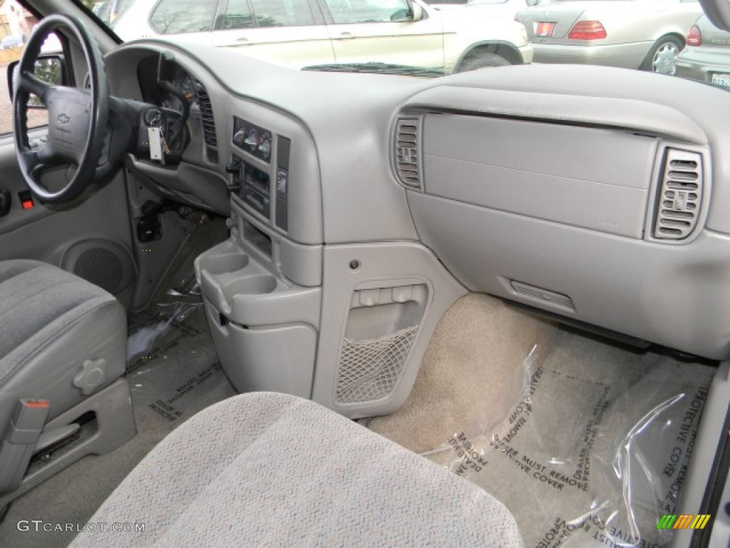 1998 Astro AWD Passenger Van - Silvermist Metallic / Gray photo #12