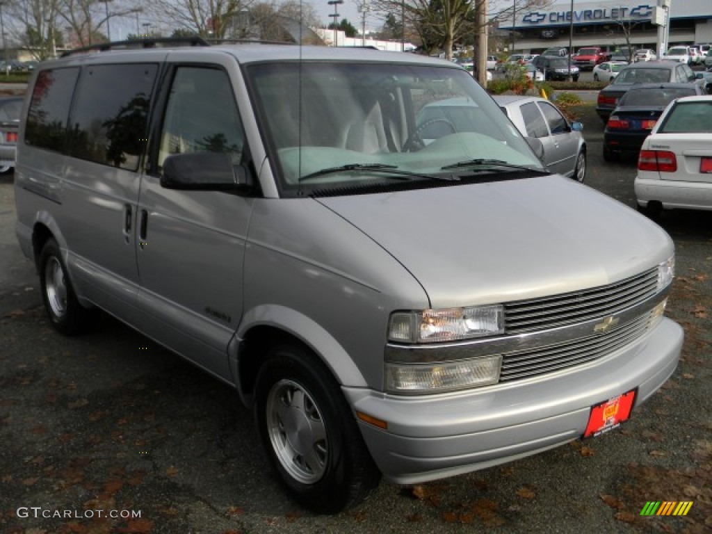 1997 Astro Passenger Van - Silver Mist Metallic / Gray photo #2