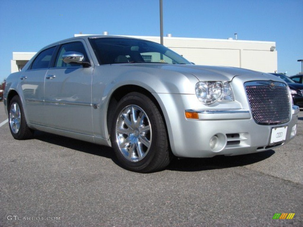 2007 300 C HEMI - Bright Silver Metallic / Dark Slate Gray/Light Graystone photo #1