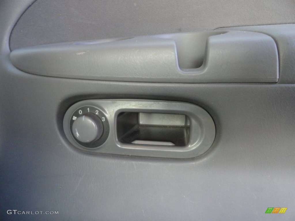 2006 MPV LX - Strato Blue Mica / Gray photo #18