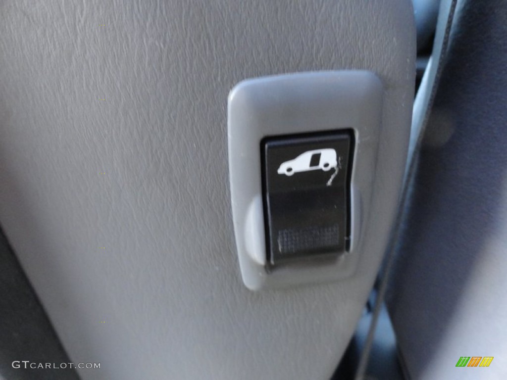 2006 MPV LX - Strato Blue Mica / Gray photo #21