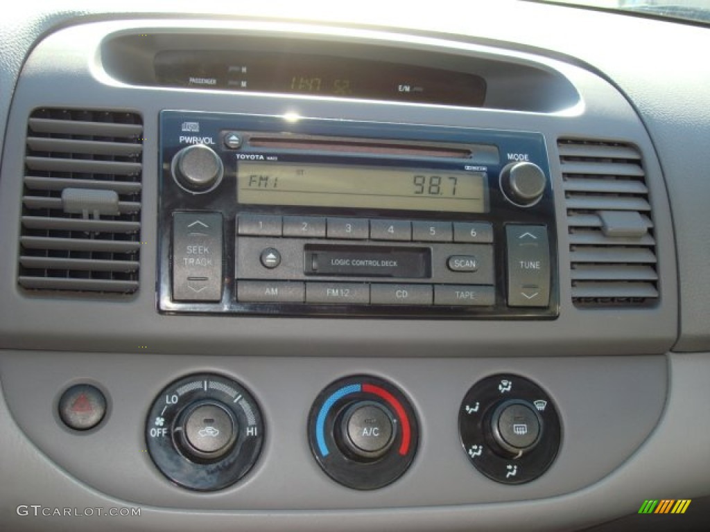 2003 Toyota Camry LE Controls Photo #58278613