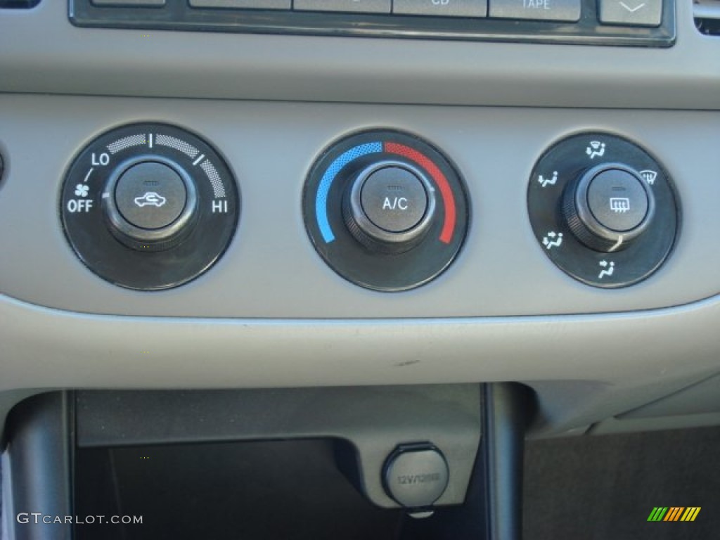 2003 Toyota Camry LE Controls Photo #58278623