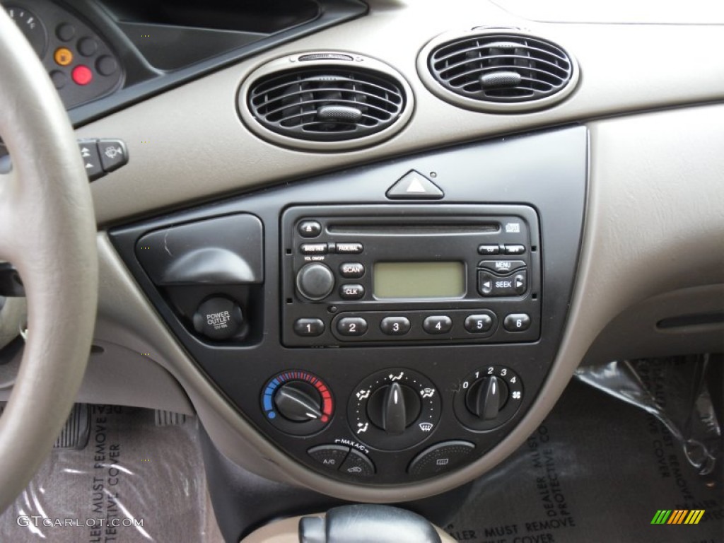 2002 Ford Focus SE Wagon Controls Photo #58283081