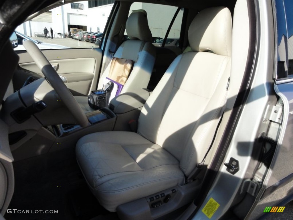 2004 XC90 2.5T AWD - Silver Metallic / Taupe/Light Taupe photo #17