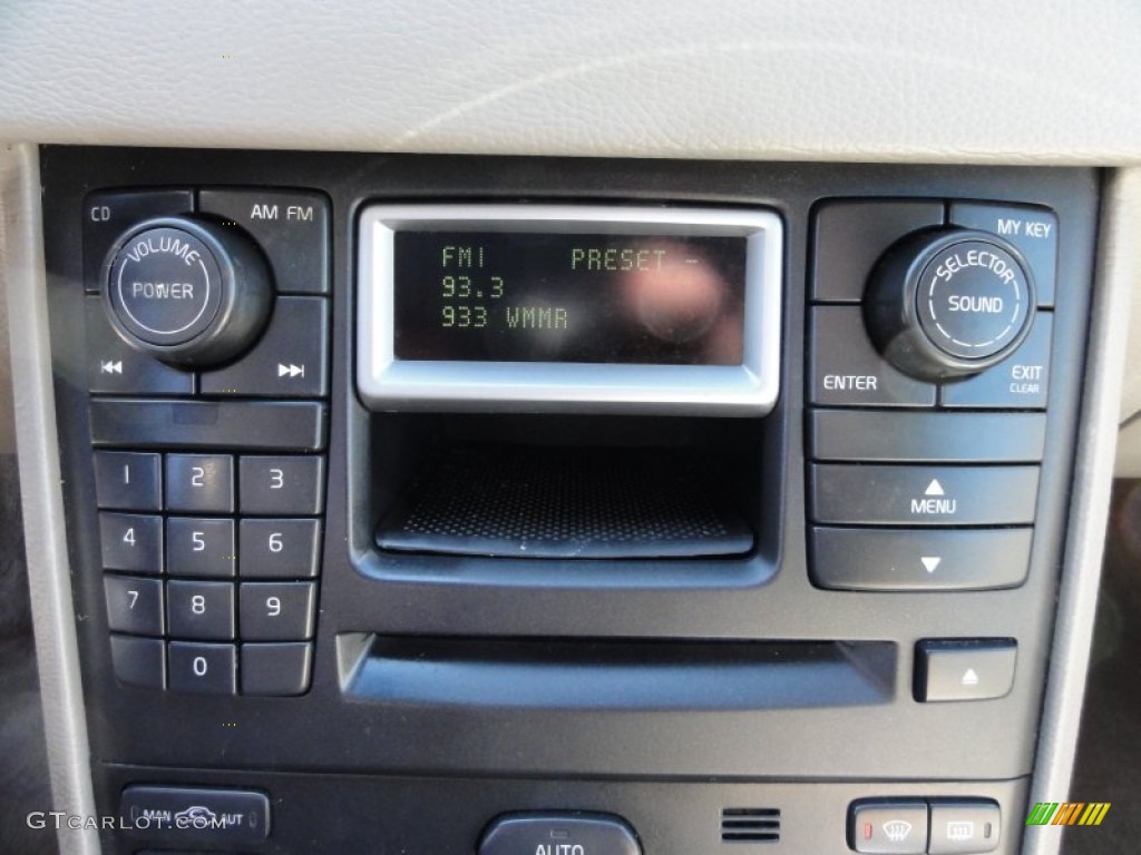 2004 XC90 2.5T AWD - Silver Metallic / Taupe/Light Taupe photo #42