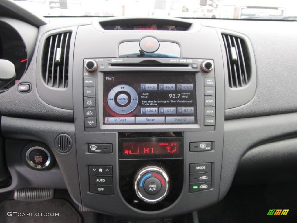 2011 Kia Forte EX 5 Door Controls Photo #58287917