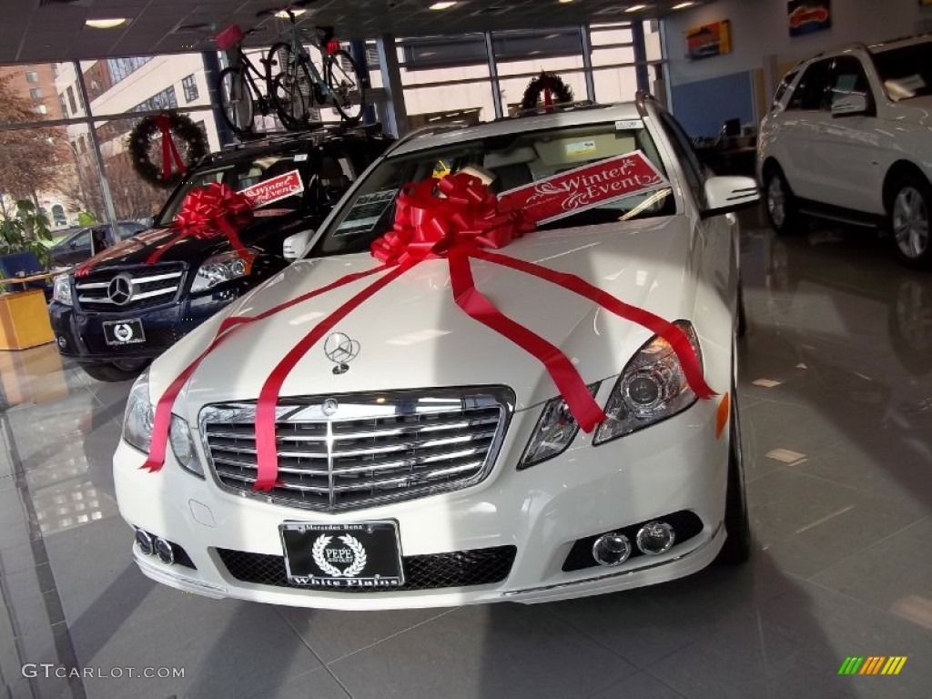 2011 E 350 4Matic Wagon - Arctic White / Almond/Mocha photo #2