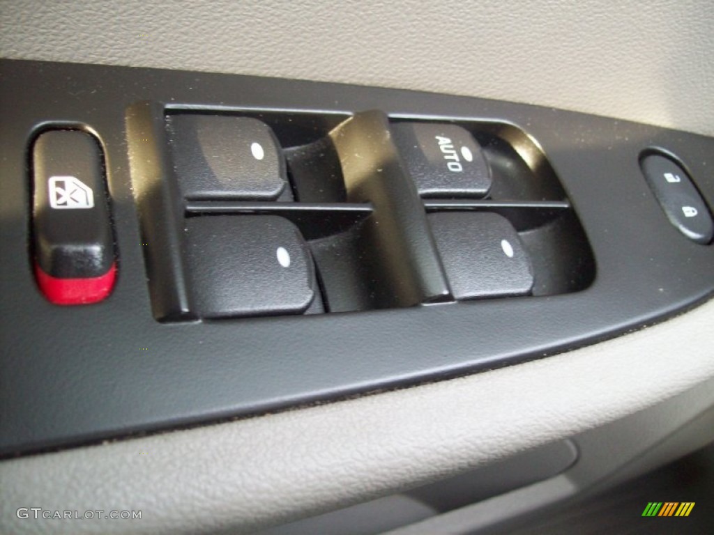 2008 Aura XR - Red Jewel / Gray photo #4