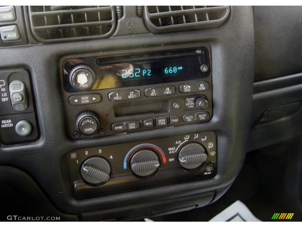 2004 Blazer LS 4x4 - Sandalwood Metallic / Graphite Gray photo #23