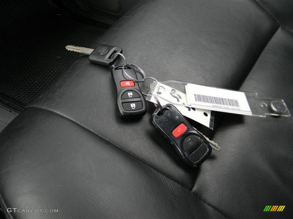2004 Nissan Xterra XE Keys Photos