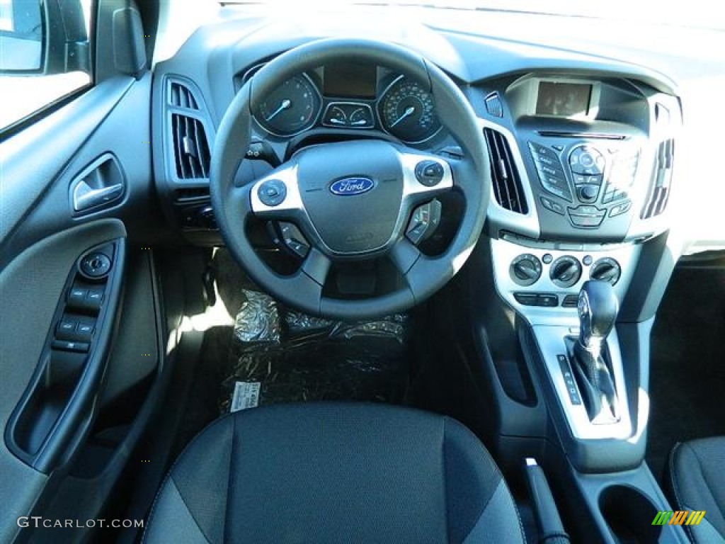 2012 Focus SE Sedan - Sterling Grey Metallic / Charcoal Black photo #11