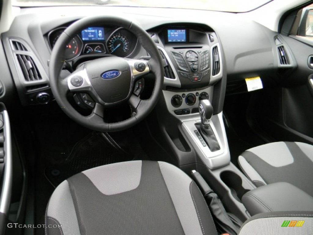 2012 Ford Focus SE Sport Sedan Two-Tone Sport Dashboard Photo #58314369