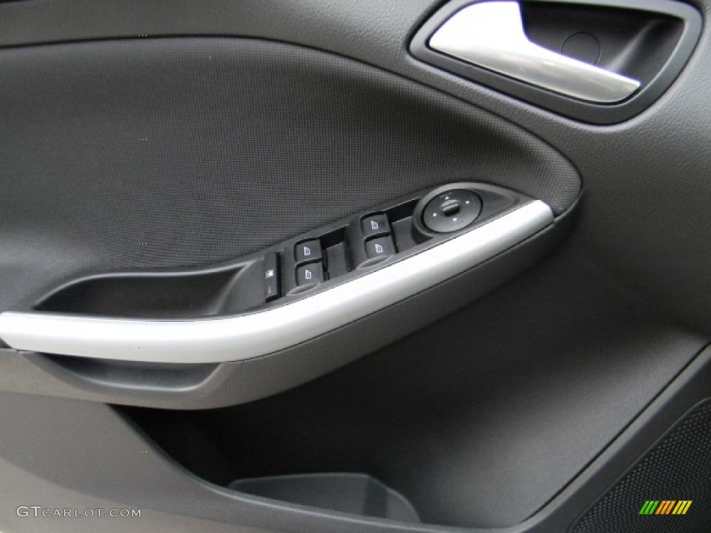 2012 Focus SE Sport Sedan - Ingot Silver Metallic / Two-Tone Sport photo #12