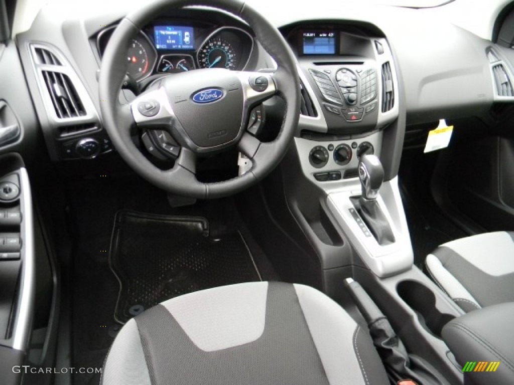 2012 Ford Focus SE Sport Sedan Two-Tone Sport Dashboard Photo #58314477