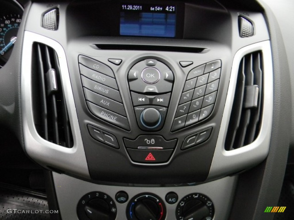 2012 Ford Focus SE Sport Sedan Controls Photo #58314486