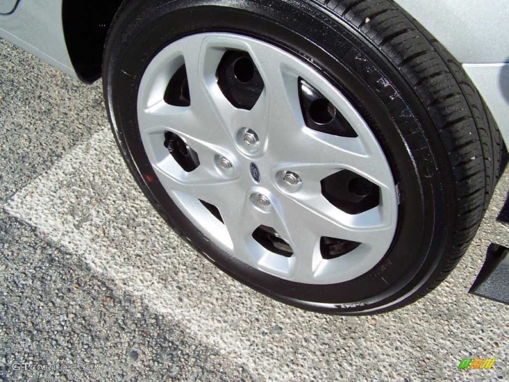 2011 Ford Fiesta SE Sedan Wheel Photo #58315629