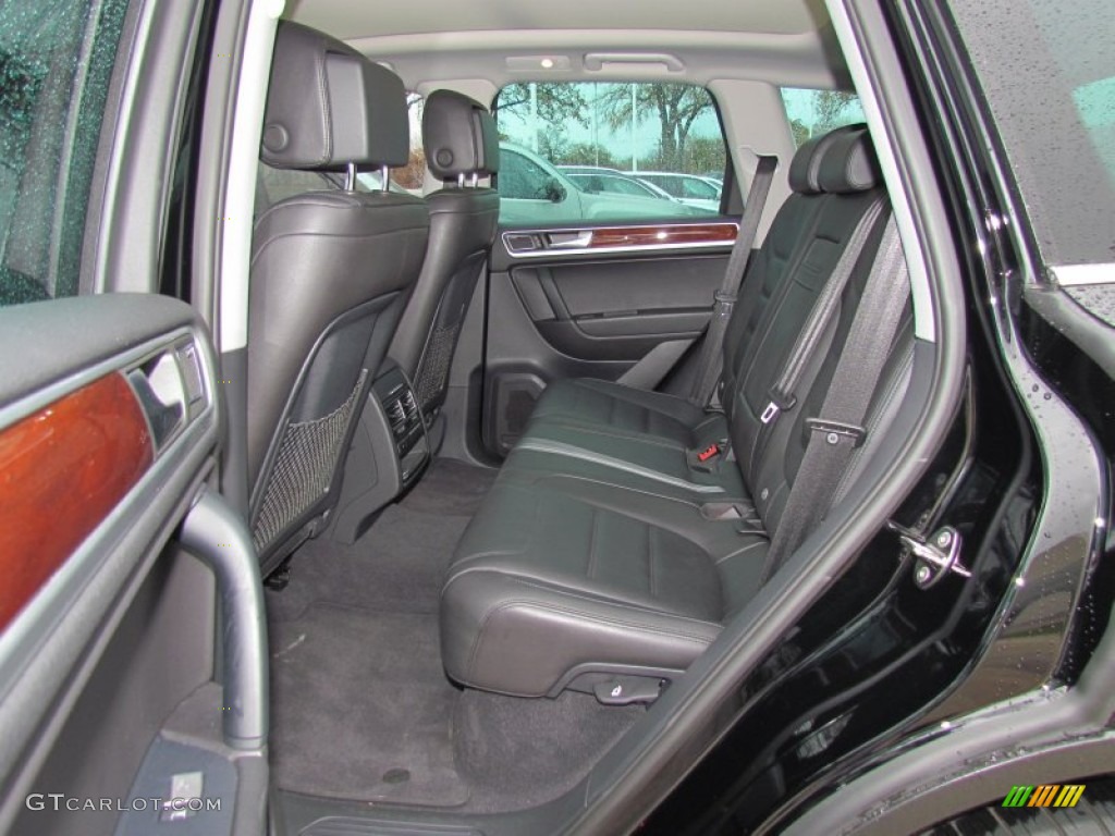 2011 Volkswagen Touareg TDI Executive 4XMotion Interior Color Photos