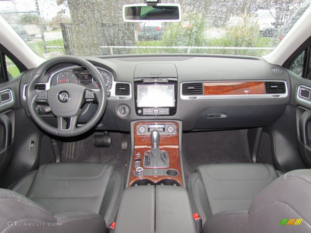 2011 Volkswagen Touareg TDI Executive 4XMotion Black Anthracite Dashboard Photo #58315878