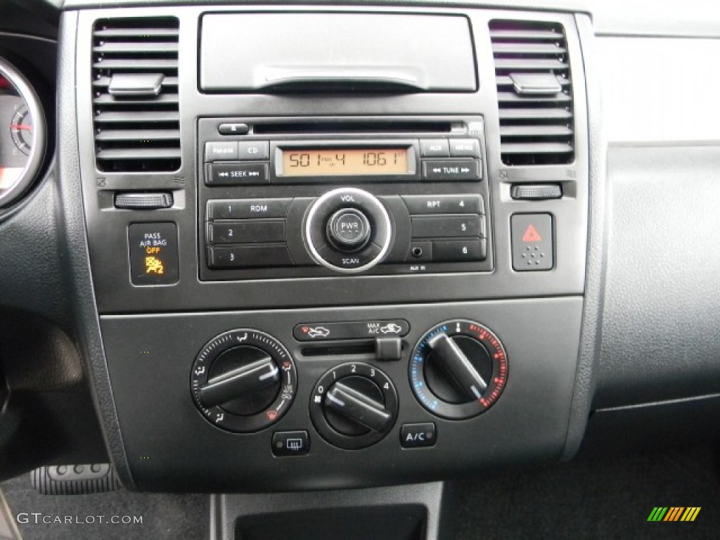 2010 Versa 1.8 S Hatchback - Arctic Blue Metallic / Charcoal photo #12