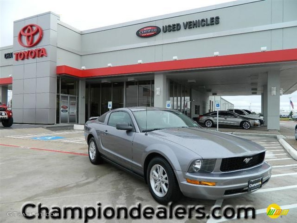 2006 Mustang V6 Deluxe Coupe - Tungsten Grey Metallic / Dark Charcoal photo #1