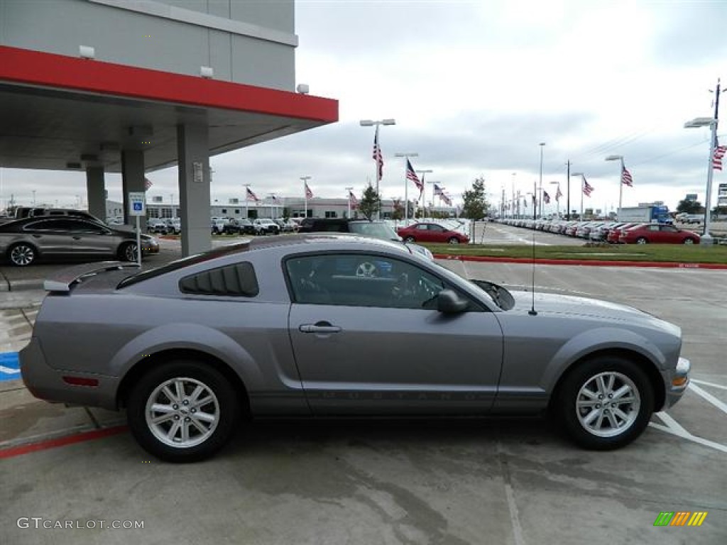 2006 Mustang V6 Deluxe Coupe - Tungsten Grey Metallic / Dark Charcoal photo #2