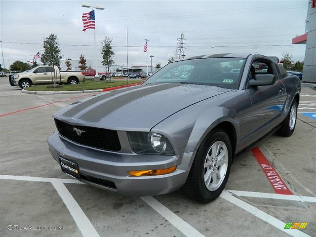 2006 Mustang V6 Deluxe Coupe - Tungsten Grey Metallic / Dark Charcoal photo #7