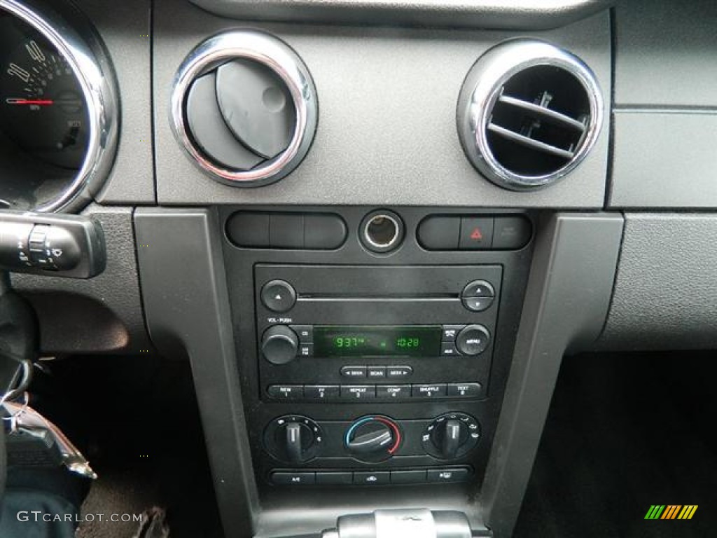 2006 Mustang V6 Deluxe Coupe - Tungsten Grey Metallic / Dark Charcoal photo #19