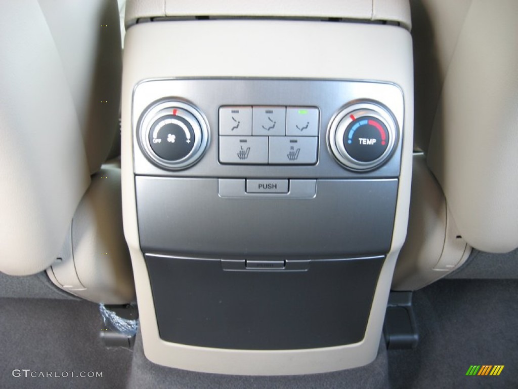 2012 Hyundai Veracruz Limited AWD Controls Photo #58323528