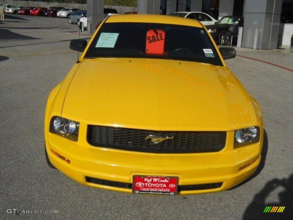 2006 Mustang V6 Deluxe Coupe - Screaming Yellow / Dark Charcoal photo #2