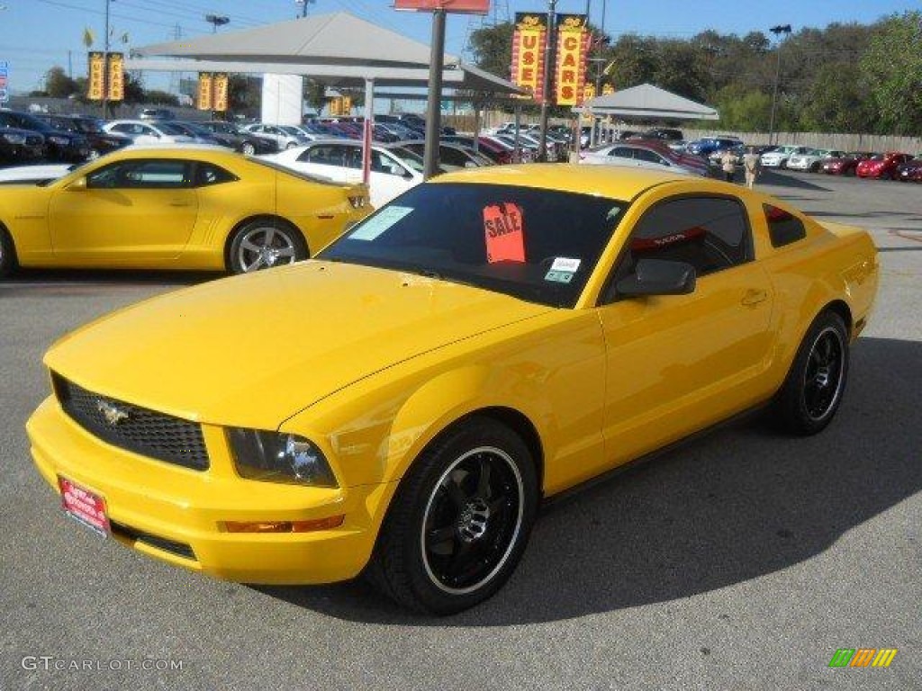 2006 Mustang V6 Deluxe Coupe - Screaming Yellow / Dark Charcoal photo #3