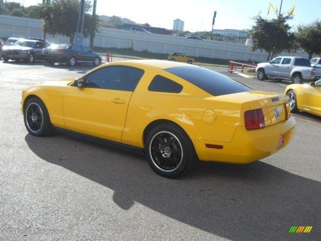 2006 Mustang V6 Deluxe Coupe - Screaming Yellow / Dark Charcoal photo #5