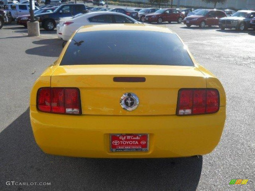 2006 Mustang V6 Deluxe Coupe - Screaming Yellow / Dark Charcoal photo #6