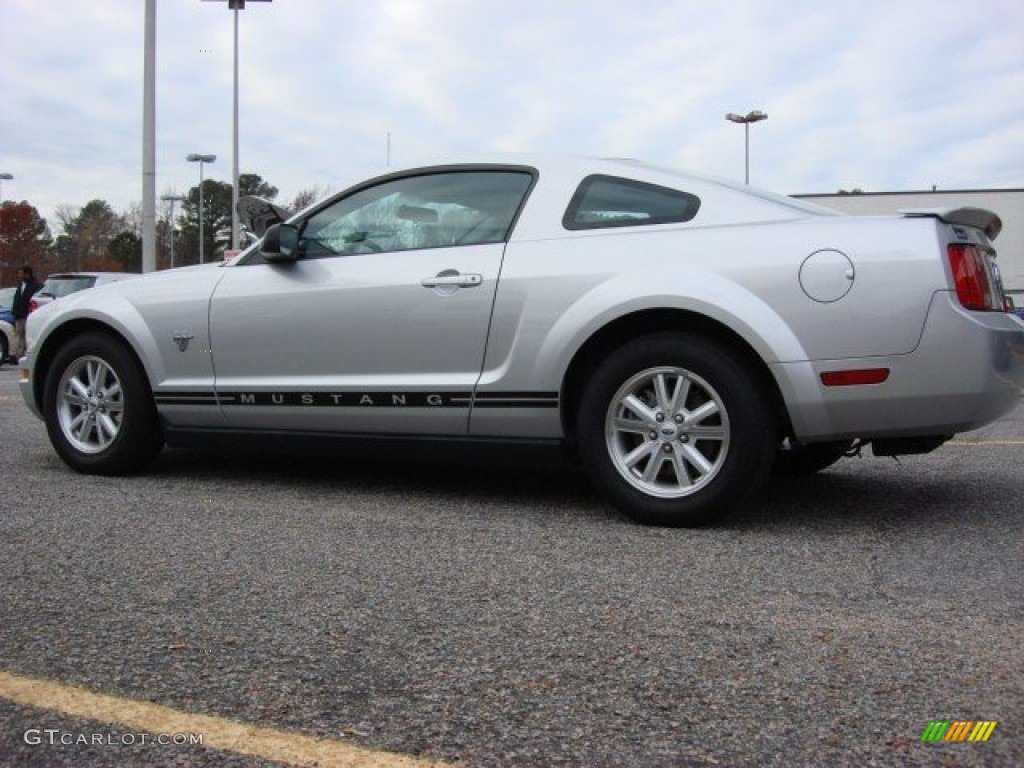 2009 Mustang V6 Premium Coupe - Brilliant Silver Metallic / Light Graphite photo #3