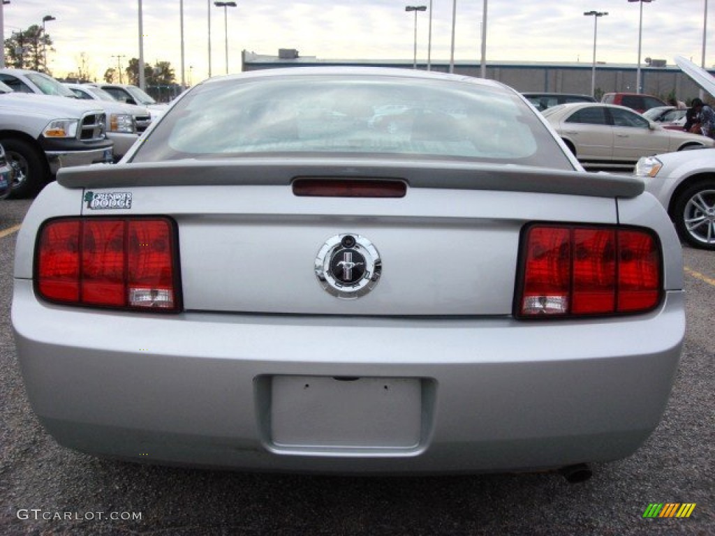 2009 Mustang V6 Premium Coupe - Brilliant Silver Metallic / Light Graphite photo #6