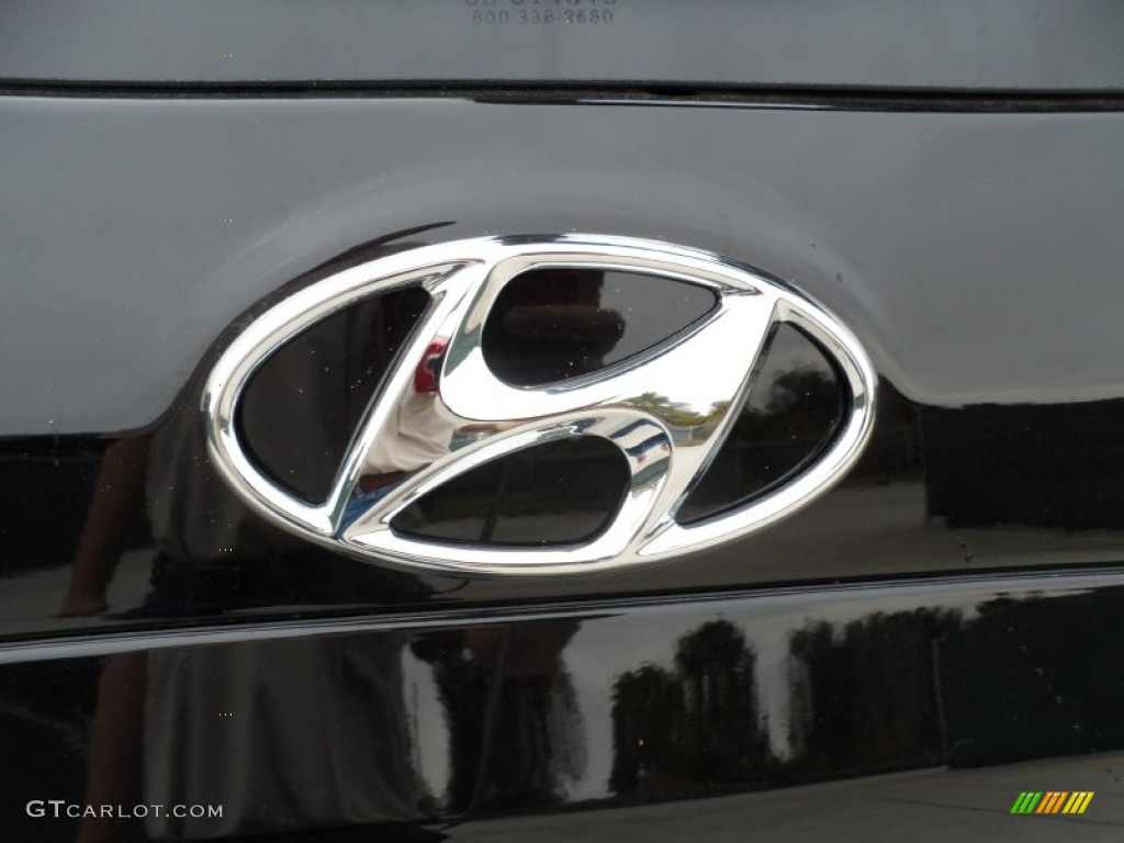 2012 Hyundai Santa Fe GLS Marks and Logos Photos