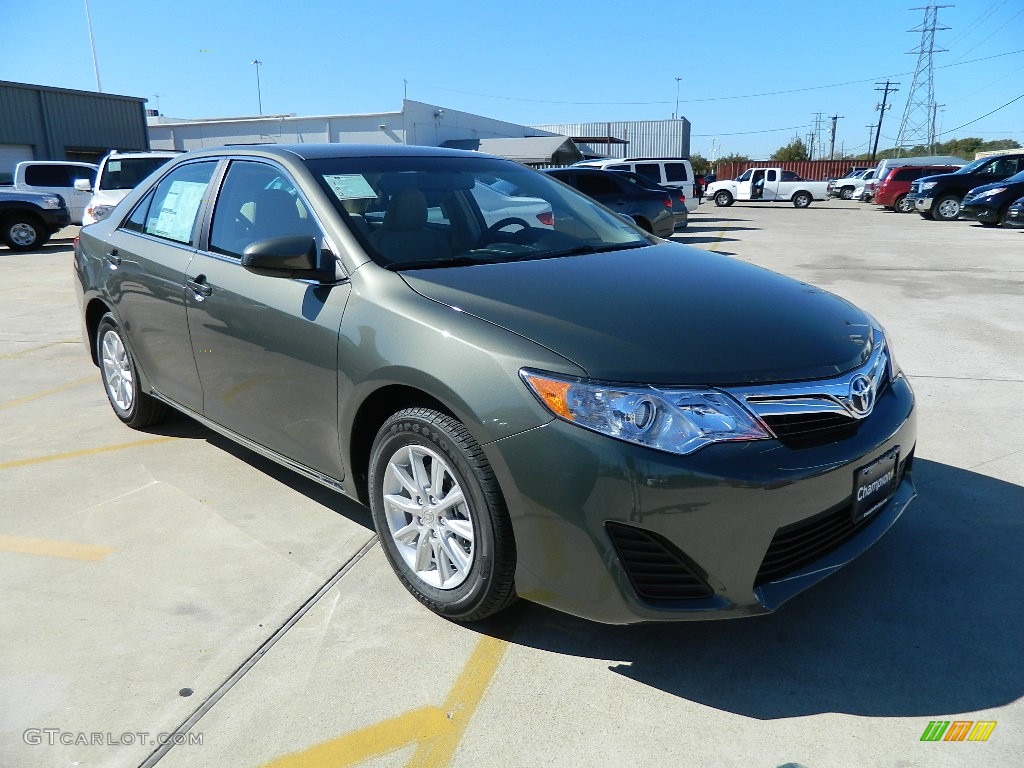2012 Camry LE - Cypress Green Pearl / Ivory photo #3