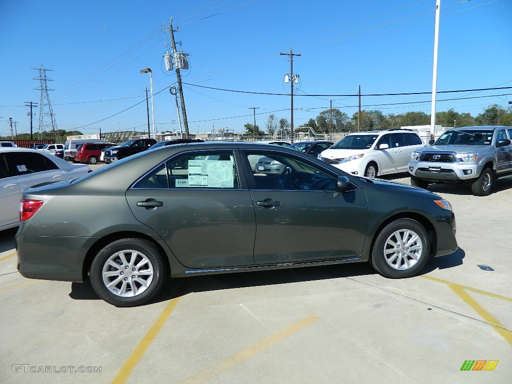 2012 Camry LE - Cypress Green Pearl / Ivory photo #4