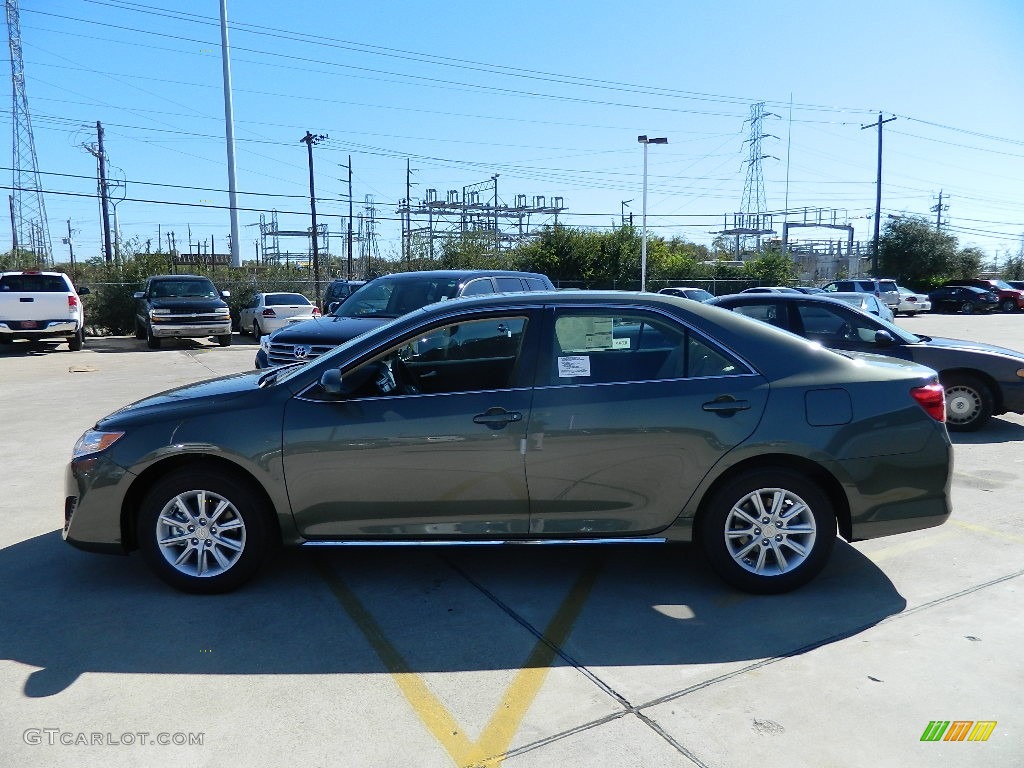 2012 Camry LE - Cypress Green Pearl / Ivory photo #8