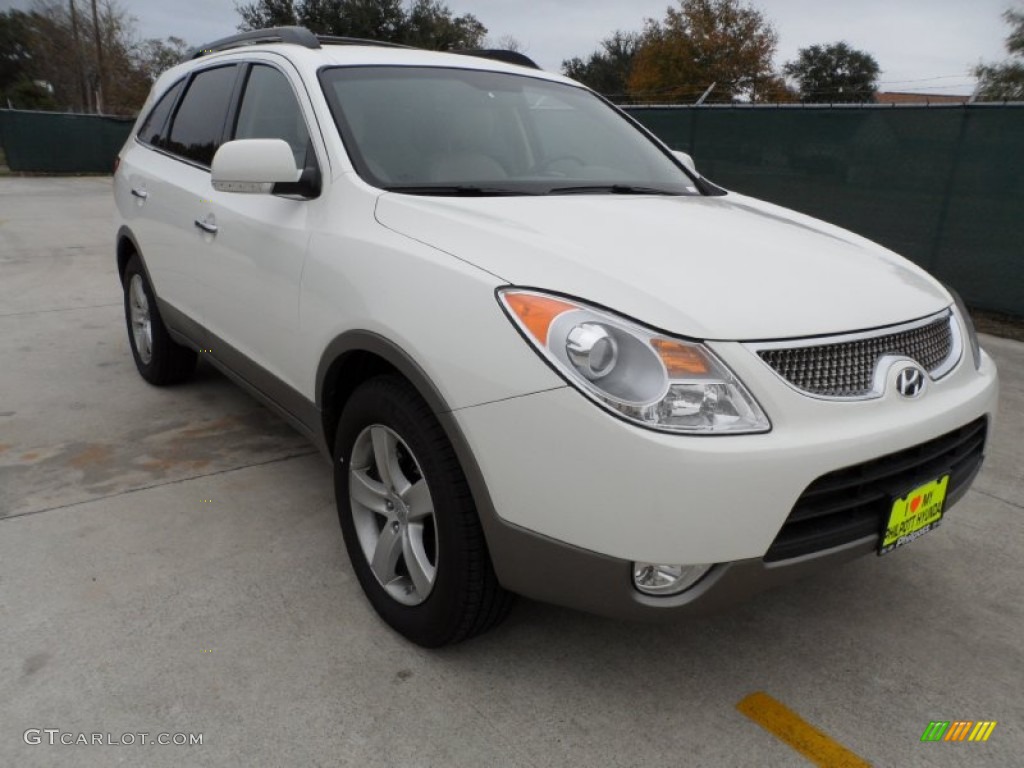 Stone White Hyundai Veracruz