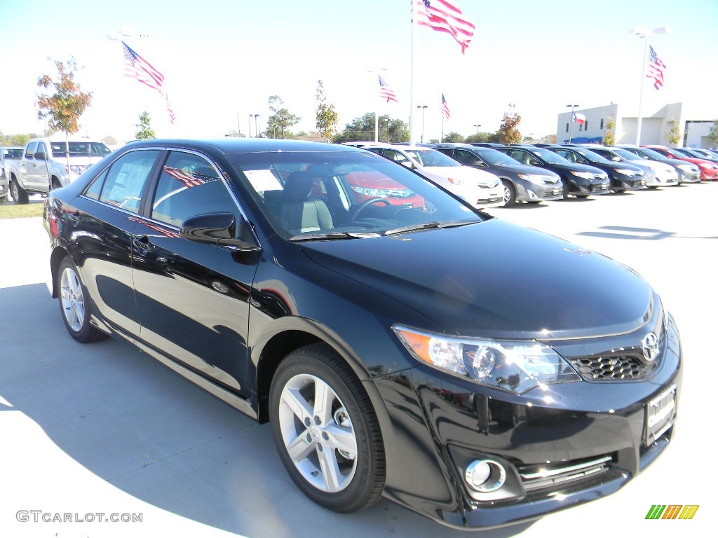 2012 Camry SE - Attitude Black Metallic / Black photo #3