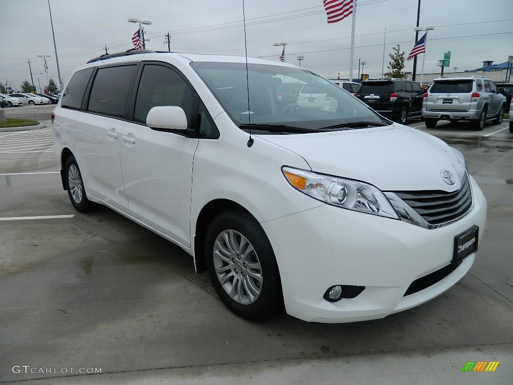 2012 Sienna XLE - Super White / Light Gray photo #3